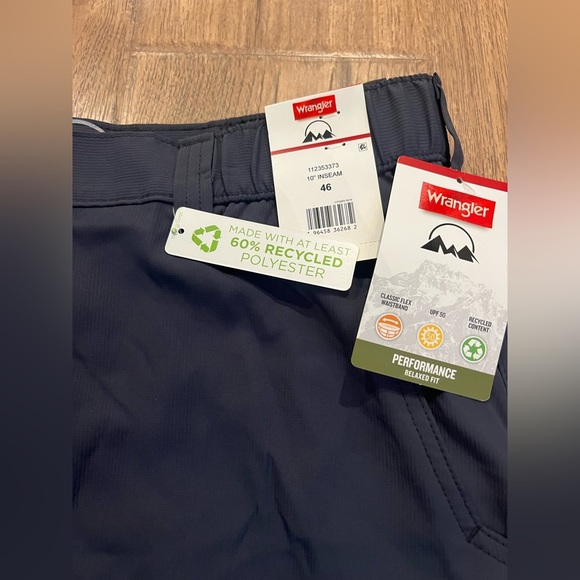 Mens Wrangler 10" Inseam Performance Zip Cargo Shorts Size 46 NWT Relaxed Fit - Picture 3 of 4